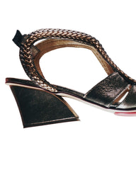 SANDÁLIA TRANÇADA EM COURO