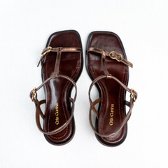 Sandália Tiras Fivela